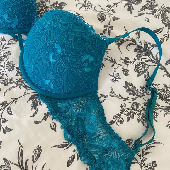 Calvin Klein Push Up Bra - Picture 3 of 4